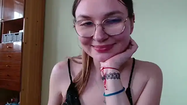 LooveELLYx webcam