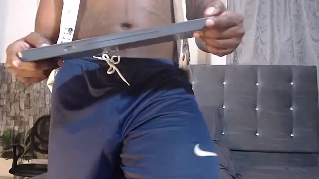 IsiahMaxwell webcam