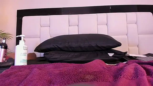 Abby_black_star webcam