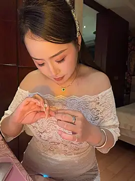 momoli60 webcam
