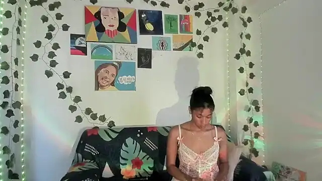 ElectraaJoness webcam