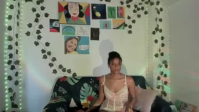 ElectraaJoness live cam on StripChat