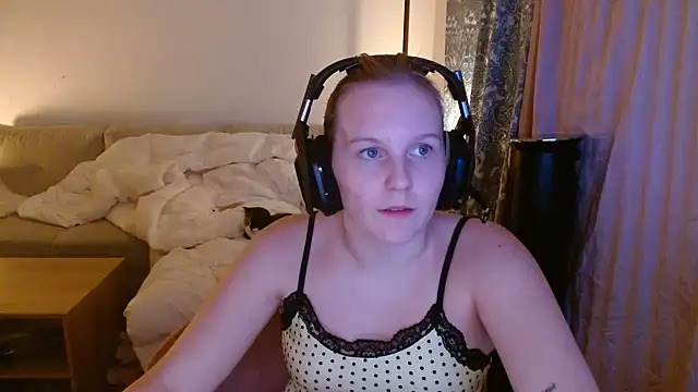 Nina_Monet webcam
