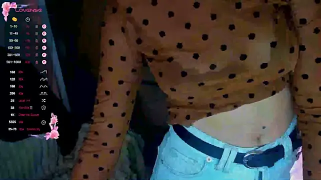 Bella_XO live cam on StripChat