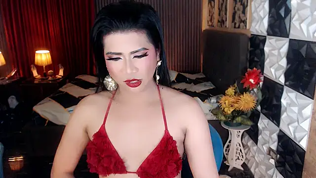 MassiveHorseCockTrans live cam on StripChat