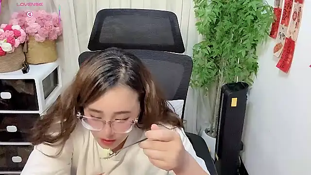 NEWONETO live cam on StripChat