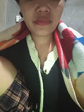 Thuy-top live cam on StripChat