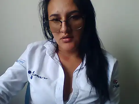 Mariana_Blackwood live cam on StripChat