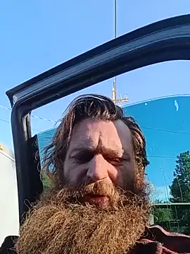 YourFavoriteDaddy-2-4-69 live cam preview