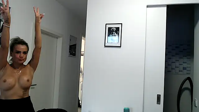 LanaXMaximus webcam