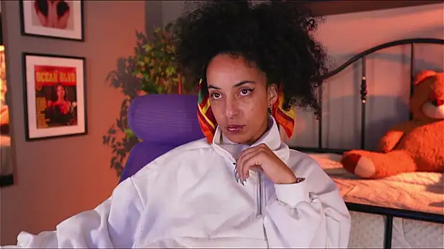 Millie_Volturi webcam