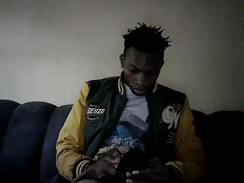 JewelFuckEntertainer212 webcam