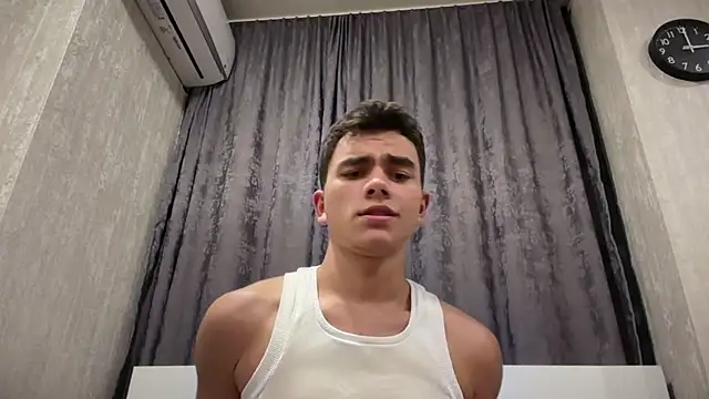 Just_Max02 live cam on StripChat