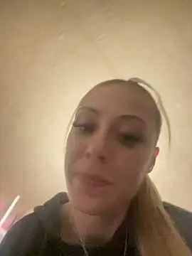 Shelly-Marie webcam