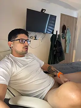 TroyeKnight webcam