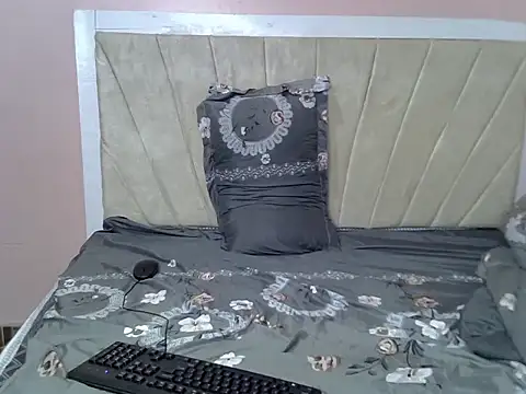 PetiteAlluree webcam
