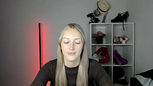EvelynBlond webcam