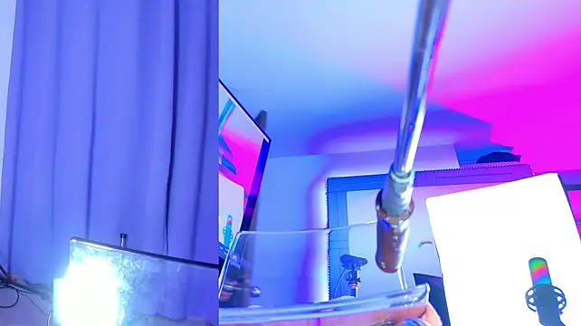NathaxaLeans webcam