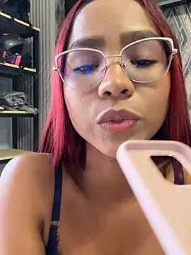 LucyLeah webcam
