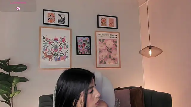 Tiffany_Low webcam