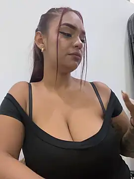 Sara-77 live sex cam