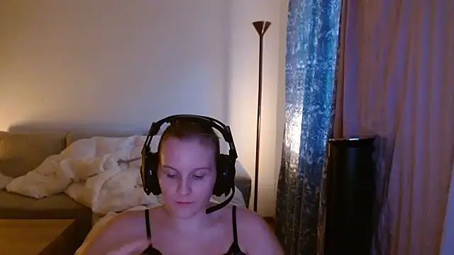 Nina_Monet webcam