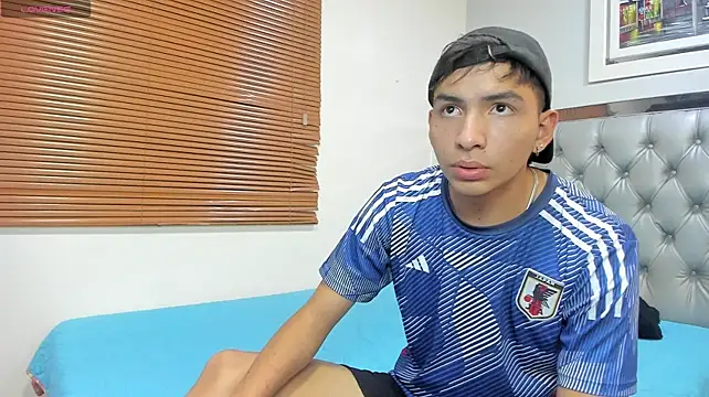 leo_royce (M twink) - masturbation show