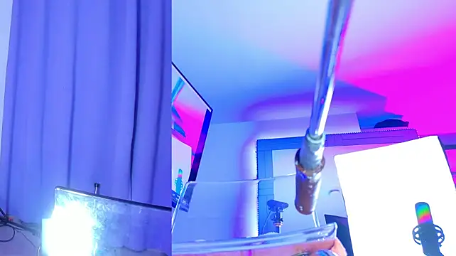 NathaxaLeans webcam