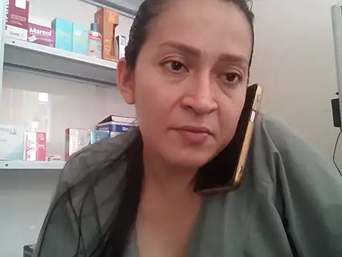 dr_edna_naughty (F milf) - SHOW ASS