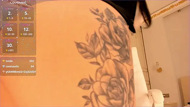 Sury_01 live cam on StripChat