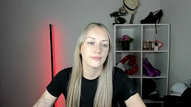 EvelynBlond webcam