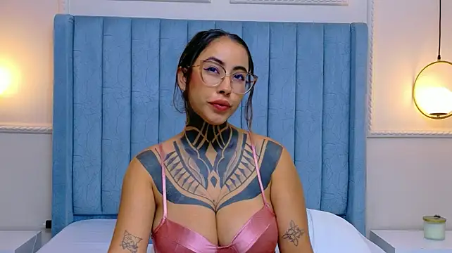 NicoleBlum live cam on StripChat