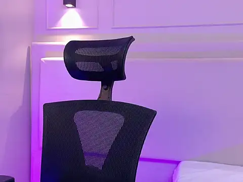 NaomiKlarc webcam