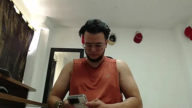 cloudsxxx live cam on StripChat