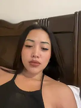 ur_Bebot live cam on StripChat