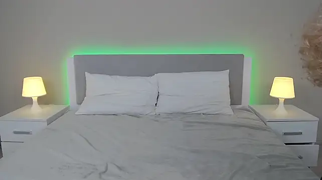 MiaVelmont webcam