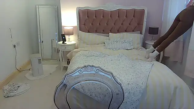 Red_firesquirt webcam