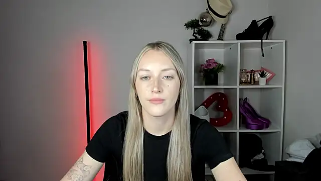 EvelynBlond webcam