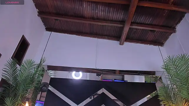 emily-fox live cam on StripChat