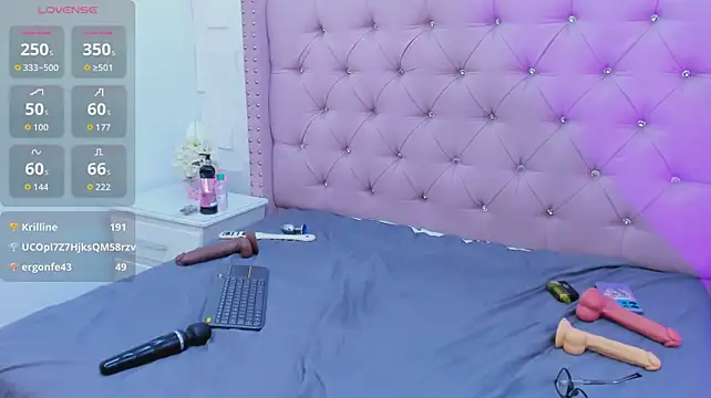 HollyBloom_ webcam
