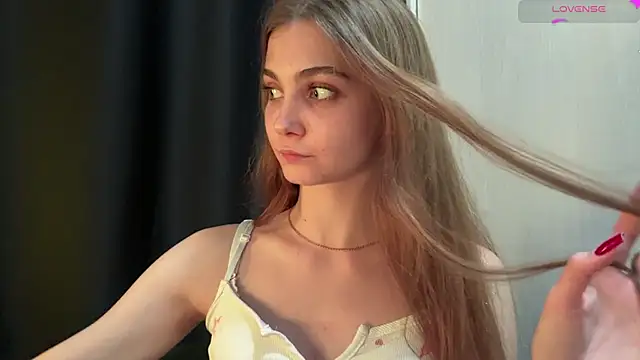 Babysmall_girl live cam on StripChat