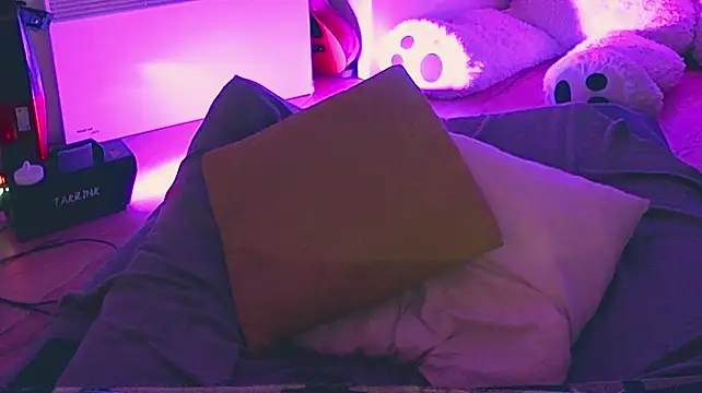 CeriseLapine webcam