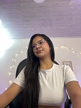 Layla_Breezee webcam