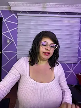 MiiaaJoness webcam