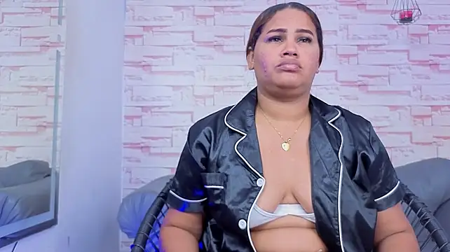 monicaa_777 live cam on StripChat