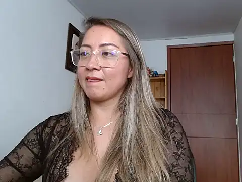 officialrosevelvett live cam preview