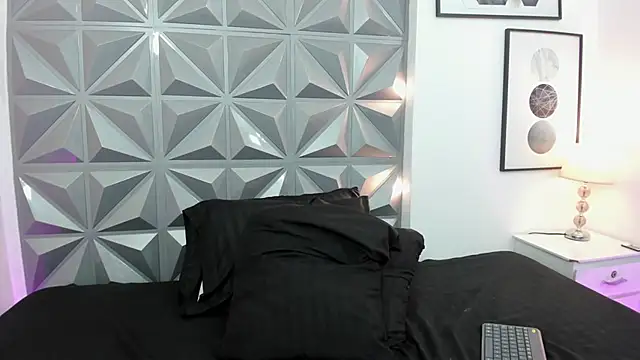 esmeralda_jenn11 live cam on StripChat