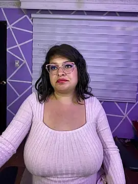 MiiaaJoness webcam