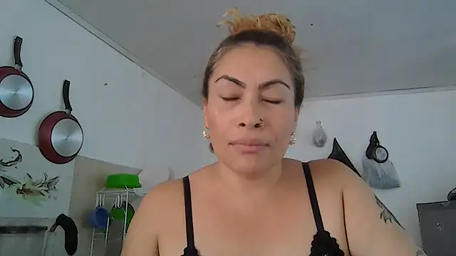 Layla-Astrum webcam