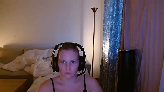 Nina_Monet webcam